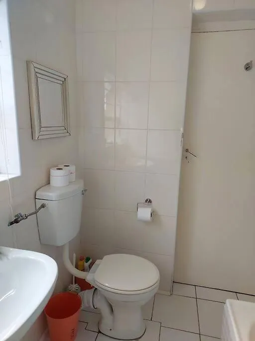 Charming 2-Bedroom Apartment In Kenilworth Cape Town South Africa