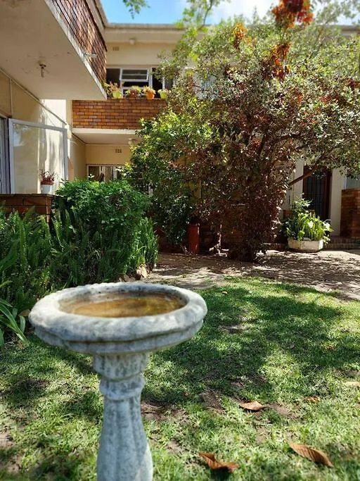 Charming 2-Bedroom Apartment In Kenilworth Cape Town 0*,