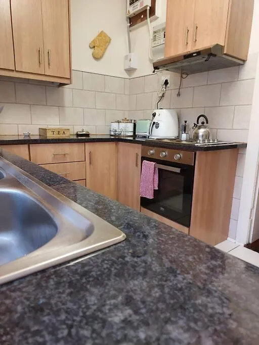 Charming 2-Bedroom Apartment In Kenilworth Cape Town